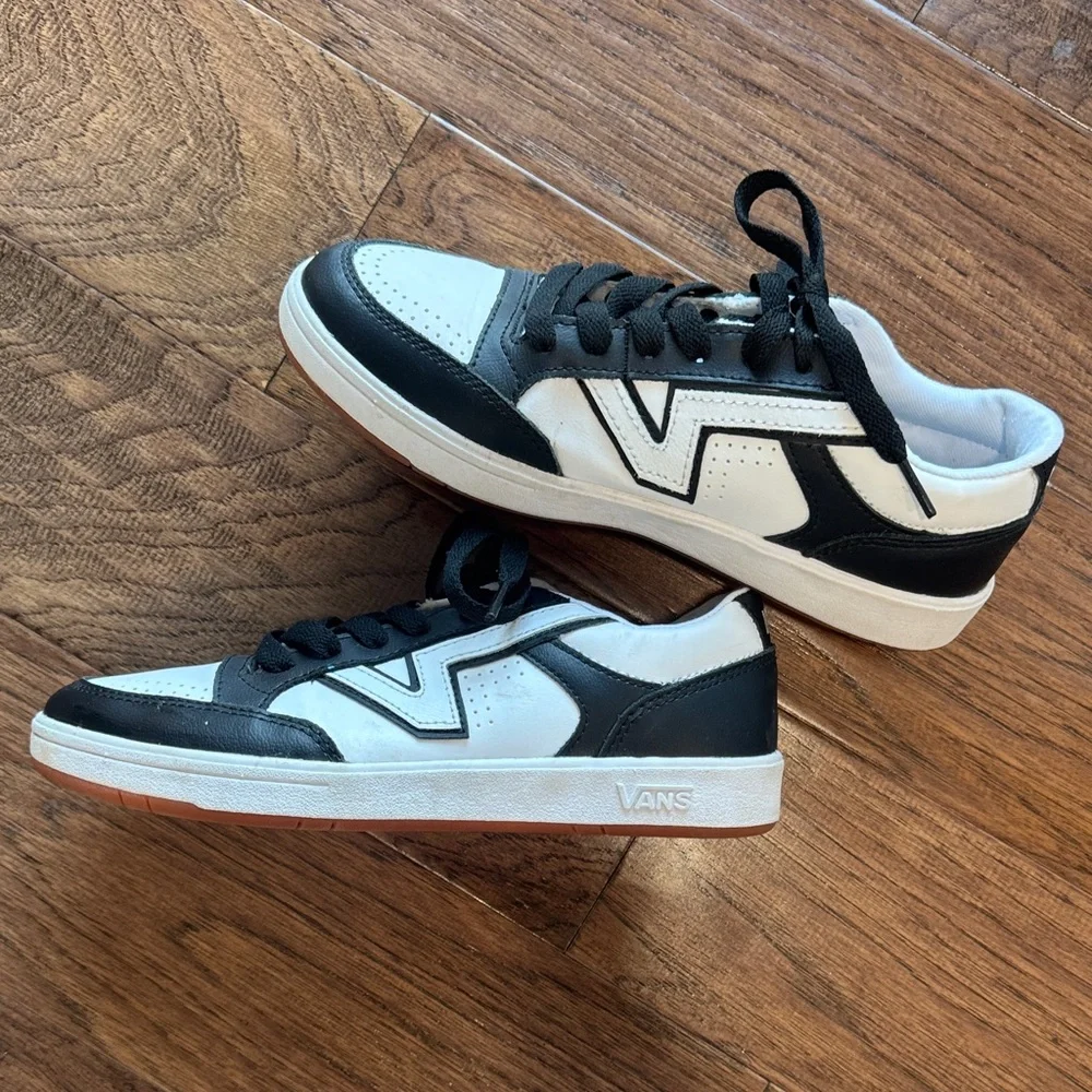Vans Men's Classic Black and White Sneakers - Picture 2 of 4